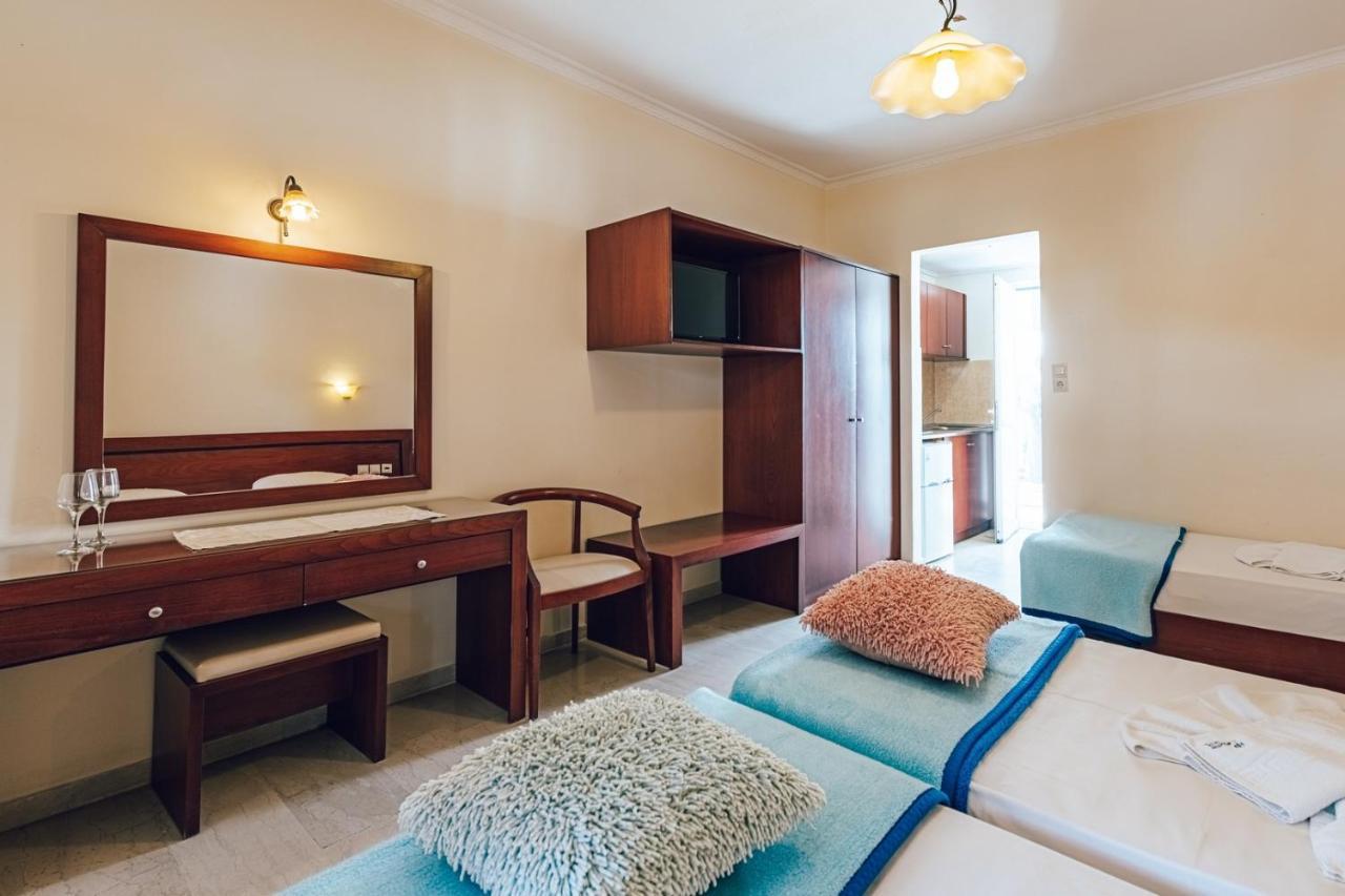 Aparthotel Bluewaves Laganas Esterno foto
