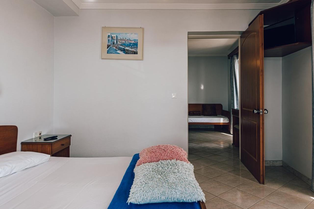 Aparthotel Bluewaves Laganas Esterno foto