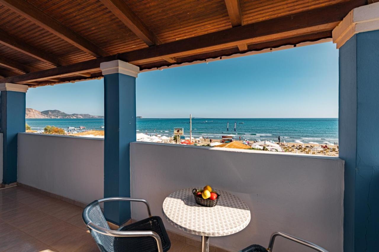 Aparthotel Bluewaves Laganas Esterno foto