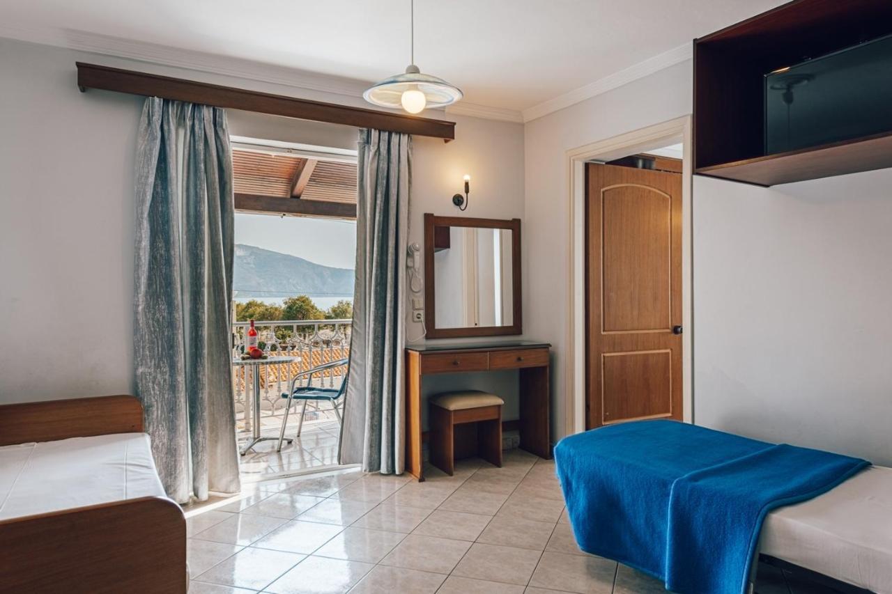 Aparthotel Bluewaves Laganas Esterno foto