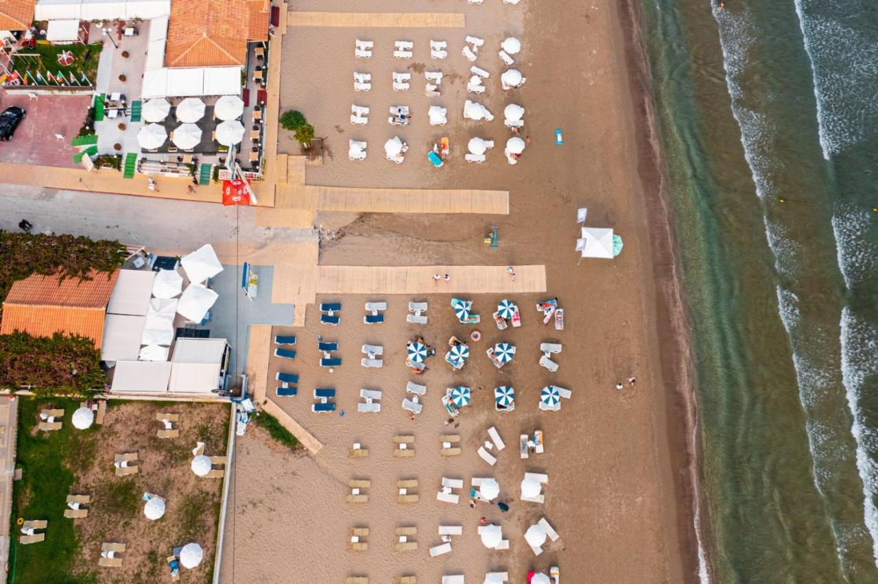 Aparthotel Bluewaves Laganas Esterno foto