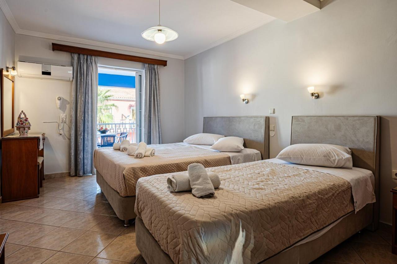 Aparthotel Bluewaves Laganas Esterno foto